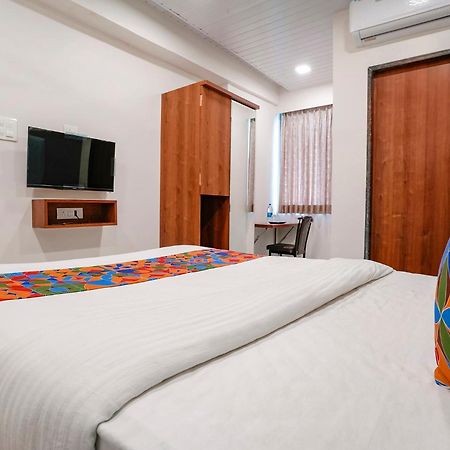 Fabhotel The Mint Мумбай Екстериор снимка