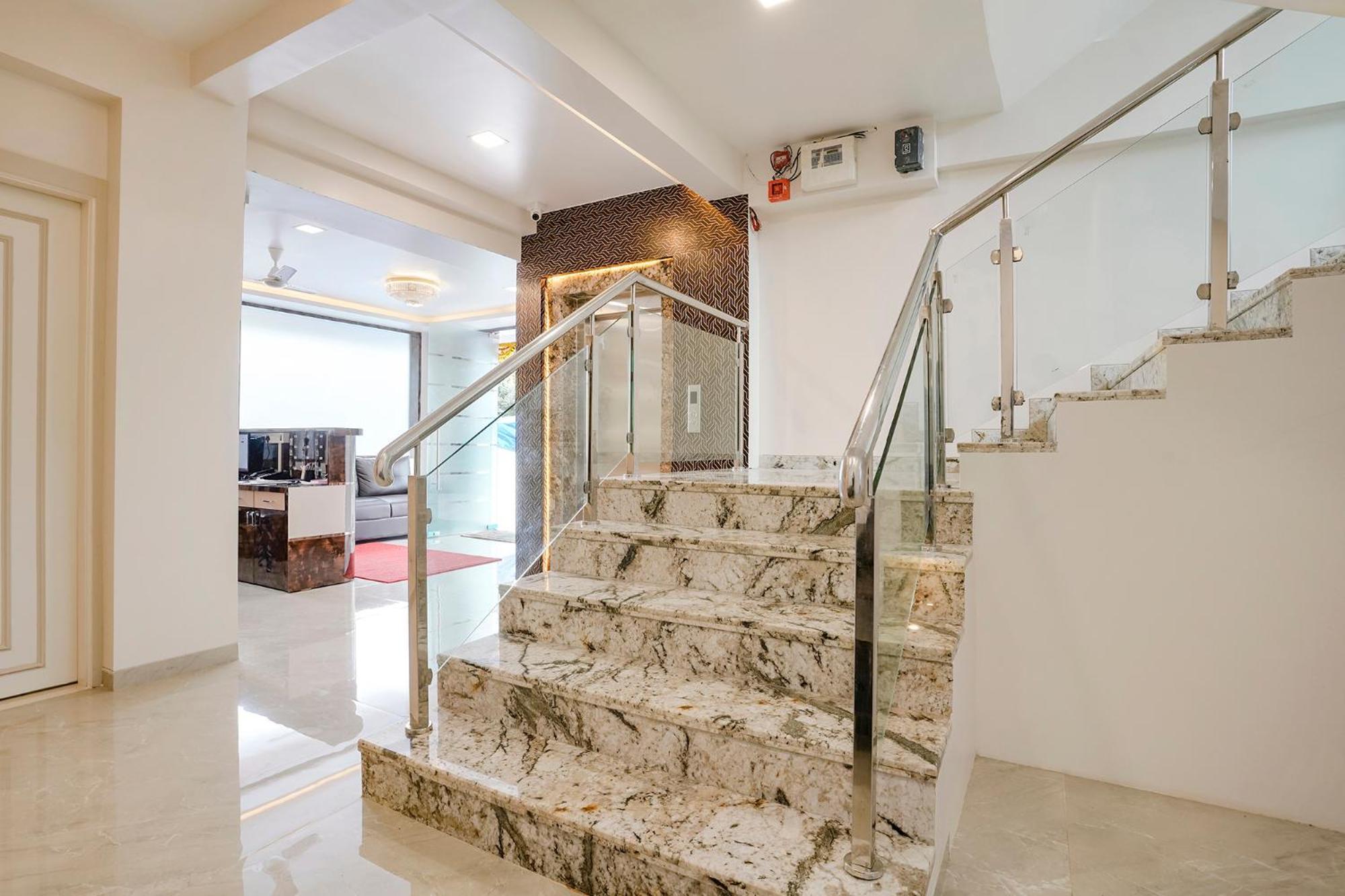 Fabhotel The Mint Мумбай Екстериор снимка