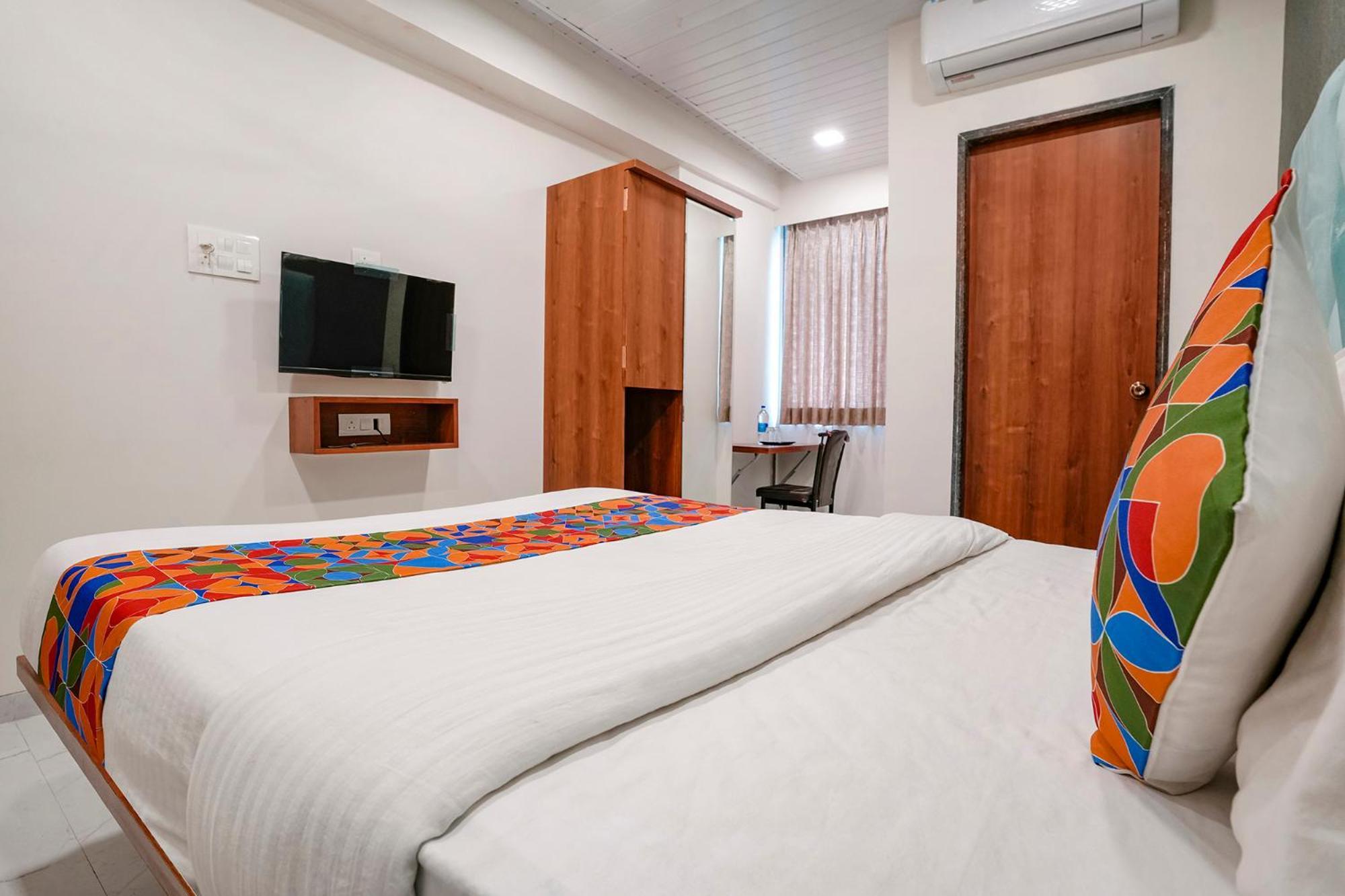 Fabhotel The Mint Мумбай Екстериор снимка