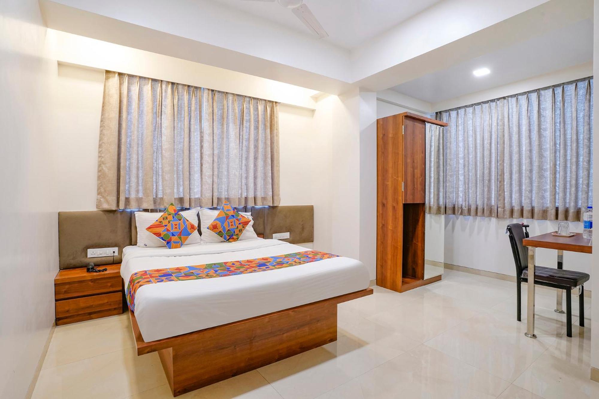 Fabhotel The Mint Мумбай Екстериор снимка