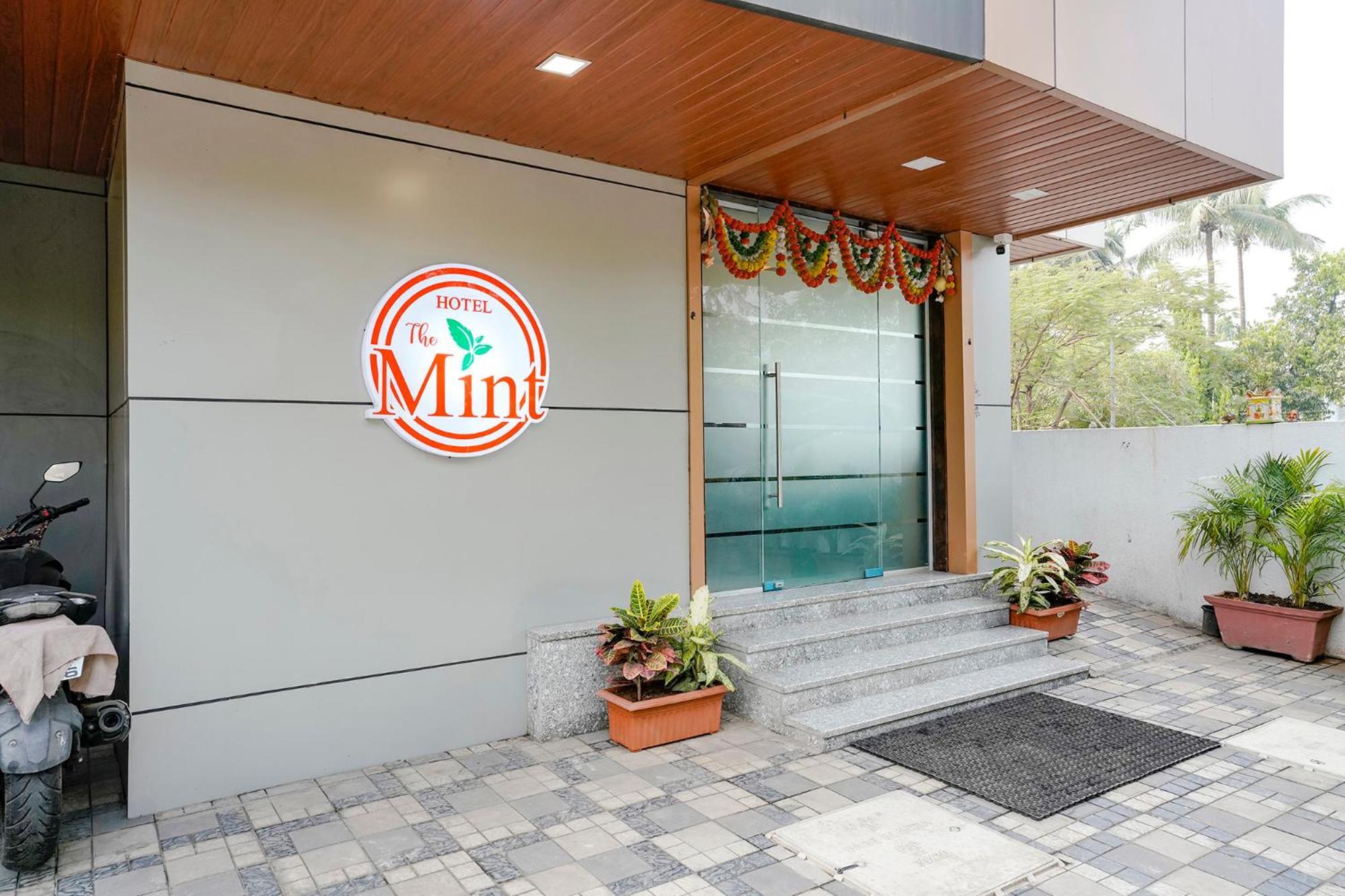 Fabhotel The Mint Мумбай Екстериор снимка