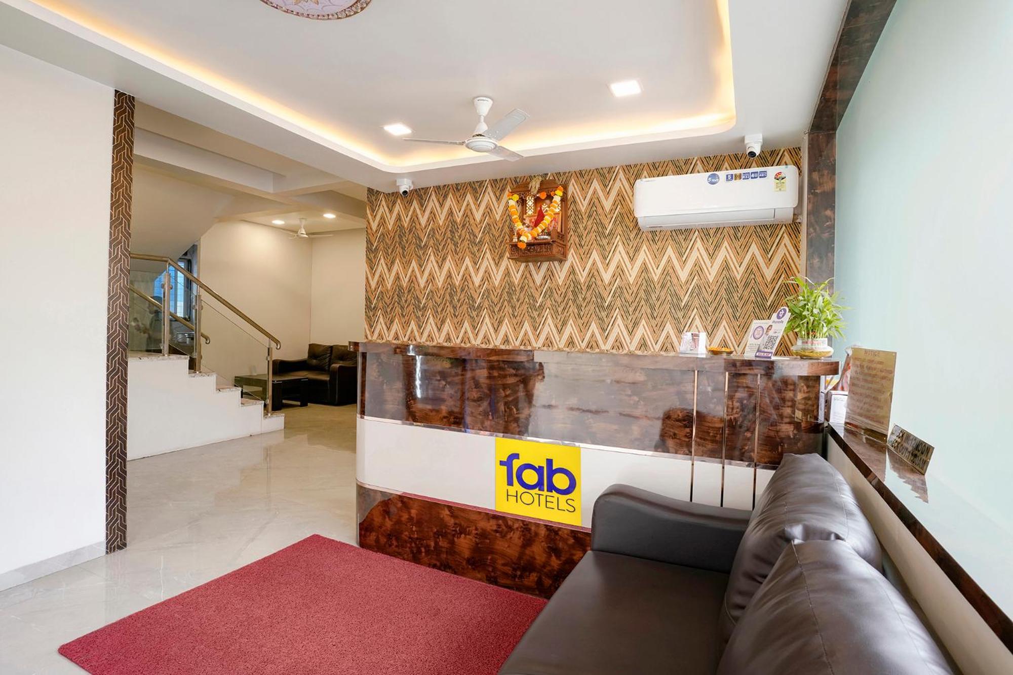 Fabhotel The Mint Мумбай Екстериор снимка