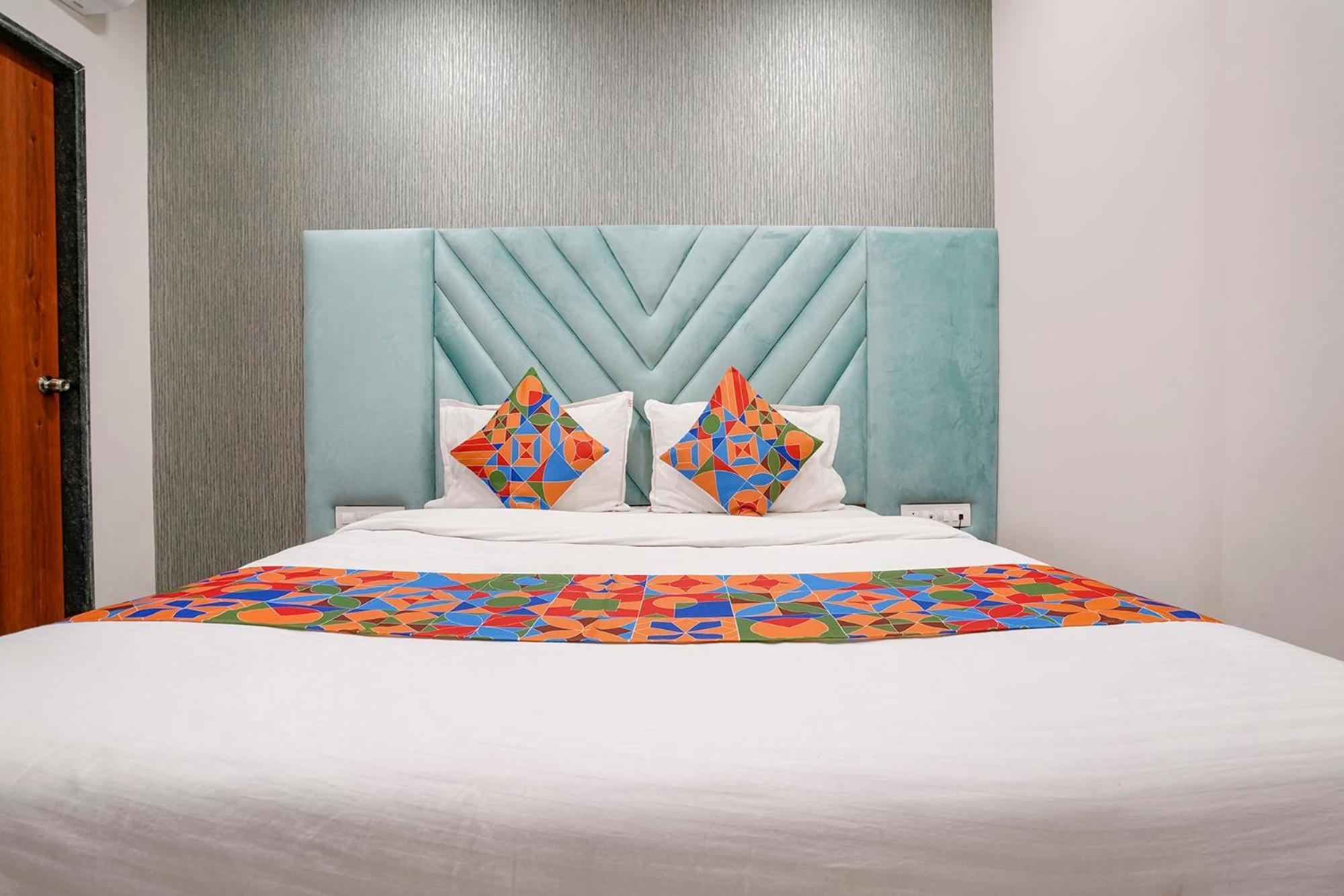 Fabhotel The Mint Мумбай Екстериор снимка