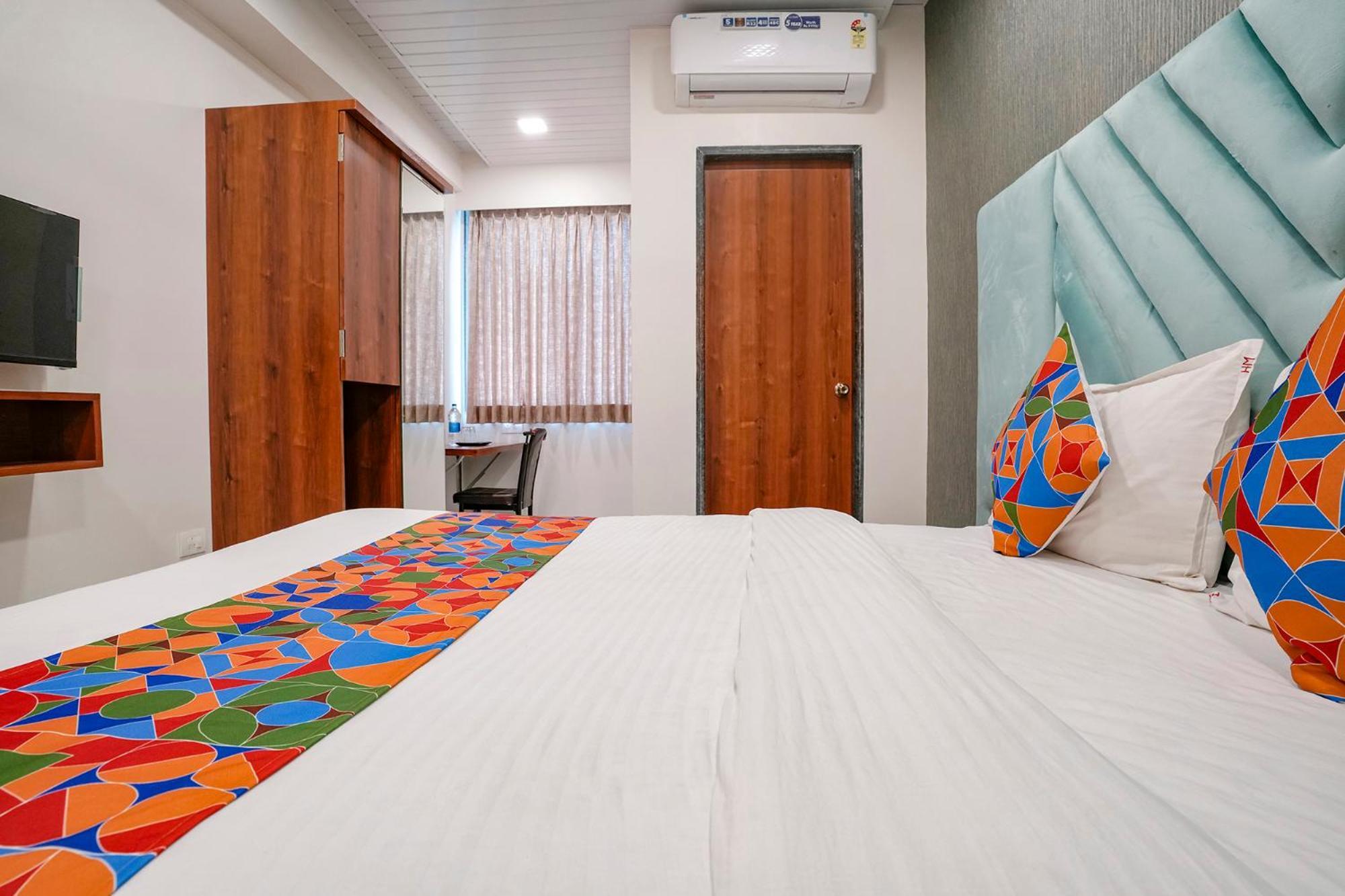 Fabhotel The Mint Мумбай Екстериор снимка