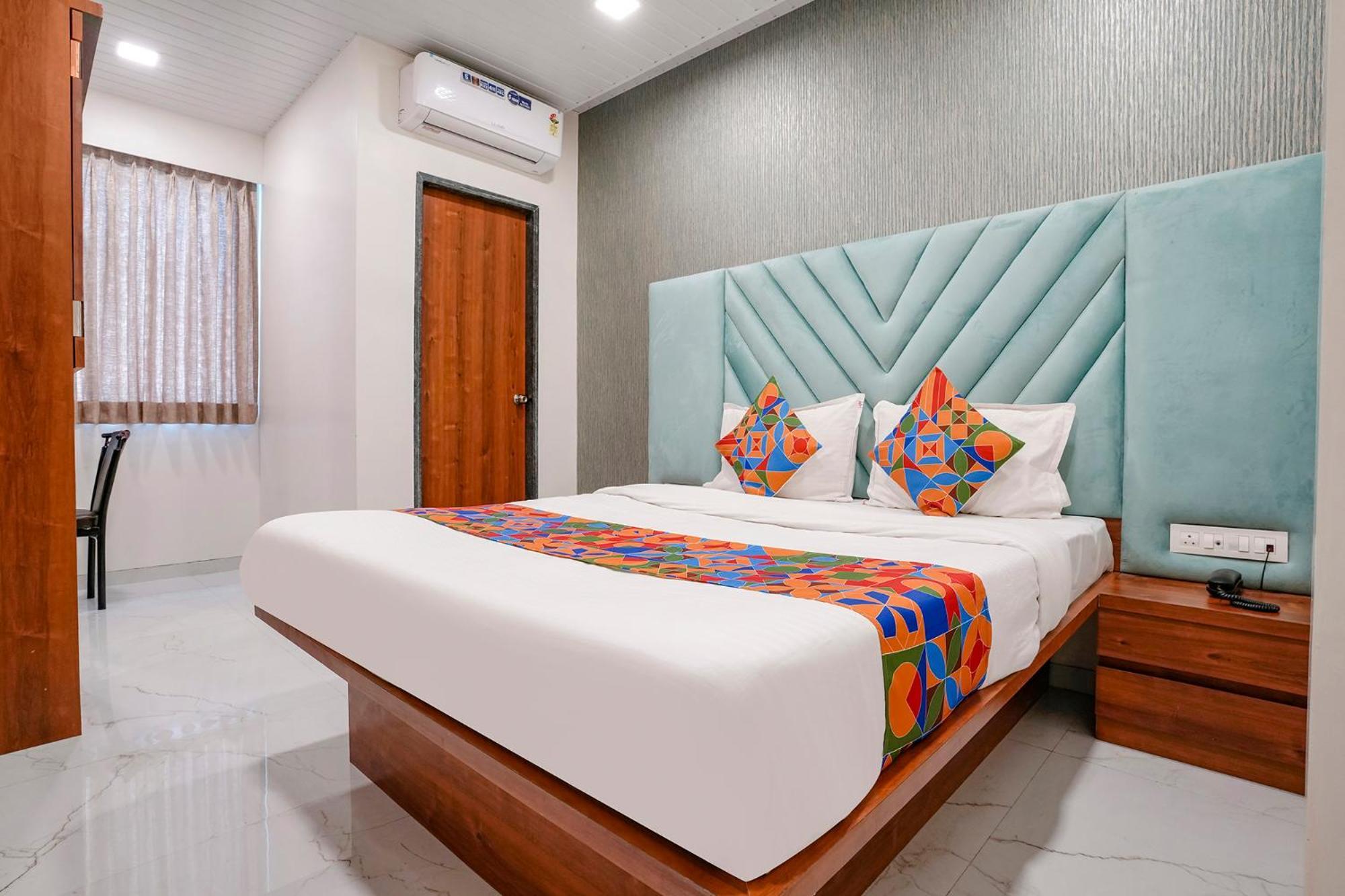 Fabhotel The Mint Мумбай Екстериор снимка
