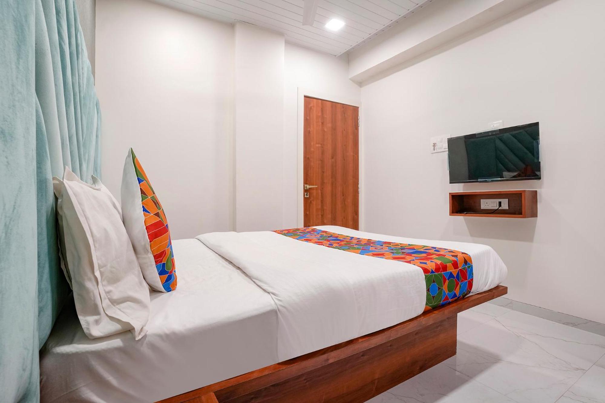 Fabhotel The Mint Мумбай Екстериор снимка