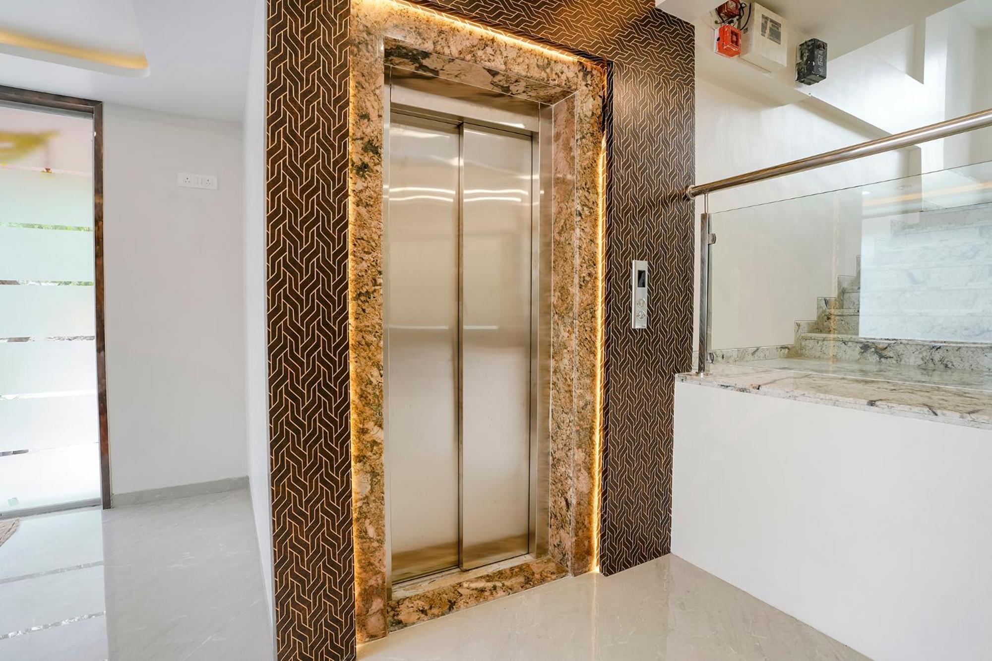 Fabhotel The Mint Мумбай Екстериор снимка